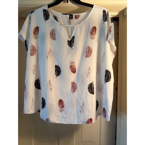 SHEIN Tops - Shein Curve Women 3XL White Feather Print V-Neck Bar Detail Short Sleeve Blouse